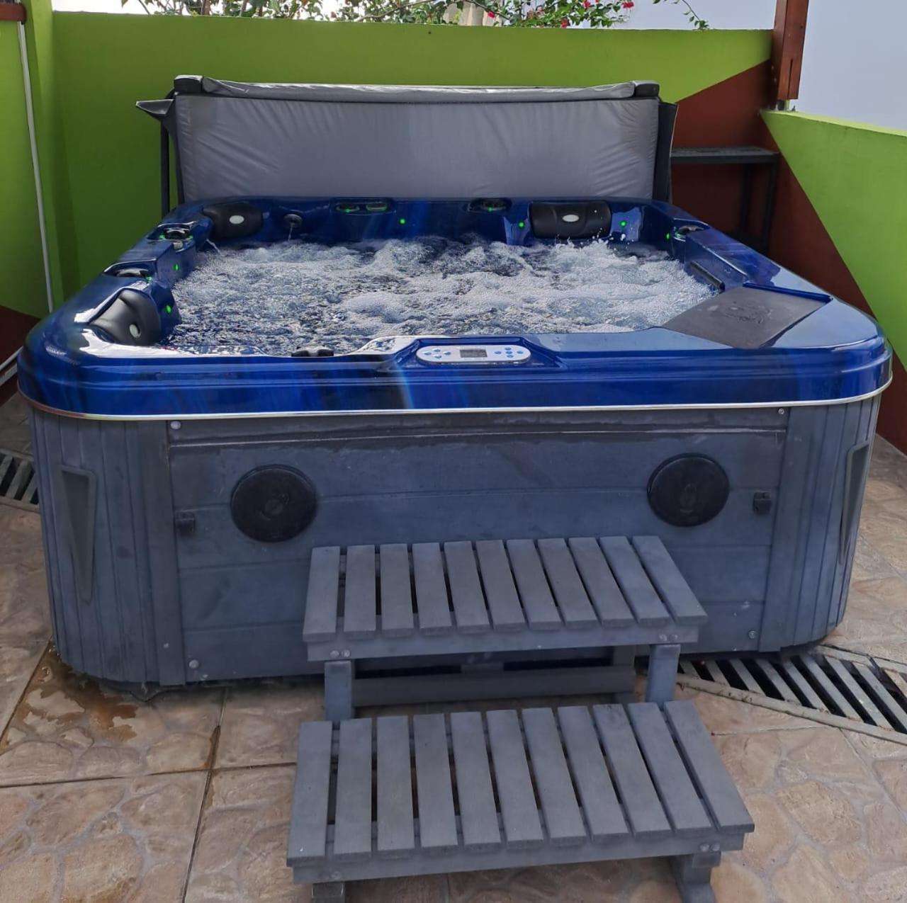 La Casa Binecha Avec Jacuzzi Villa Baillif Kültér fotó