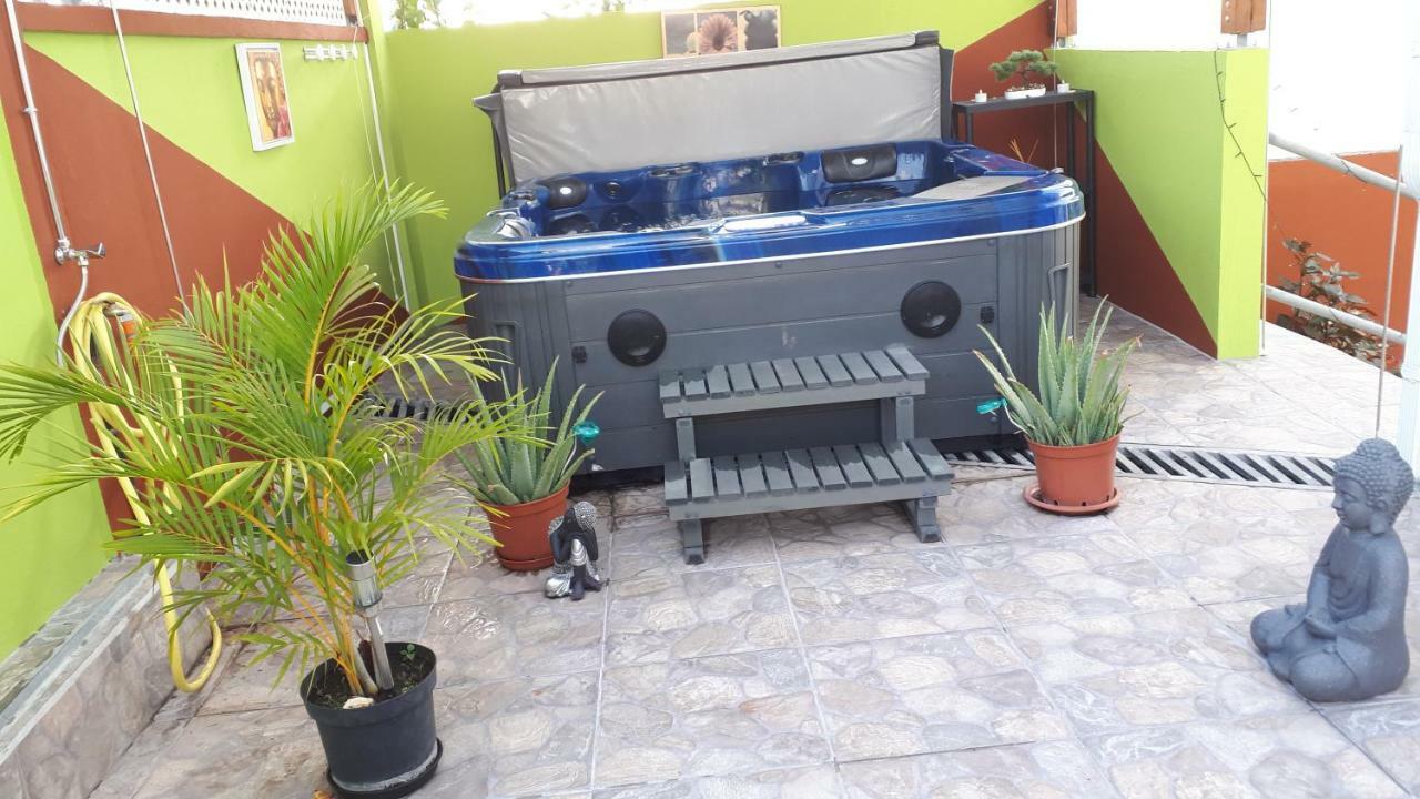 La Casa Binecha Avec Jacuzzi Villa Baillif Kültér fotó